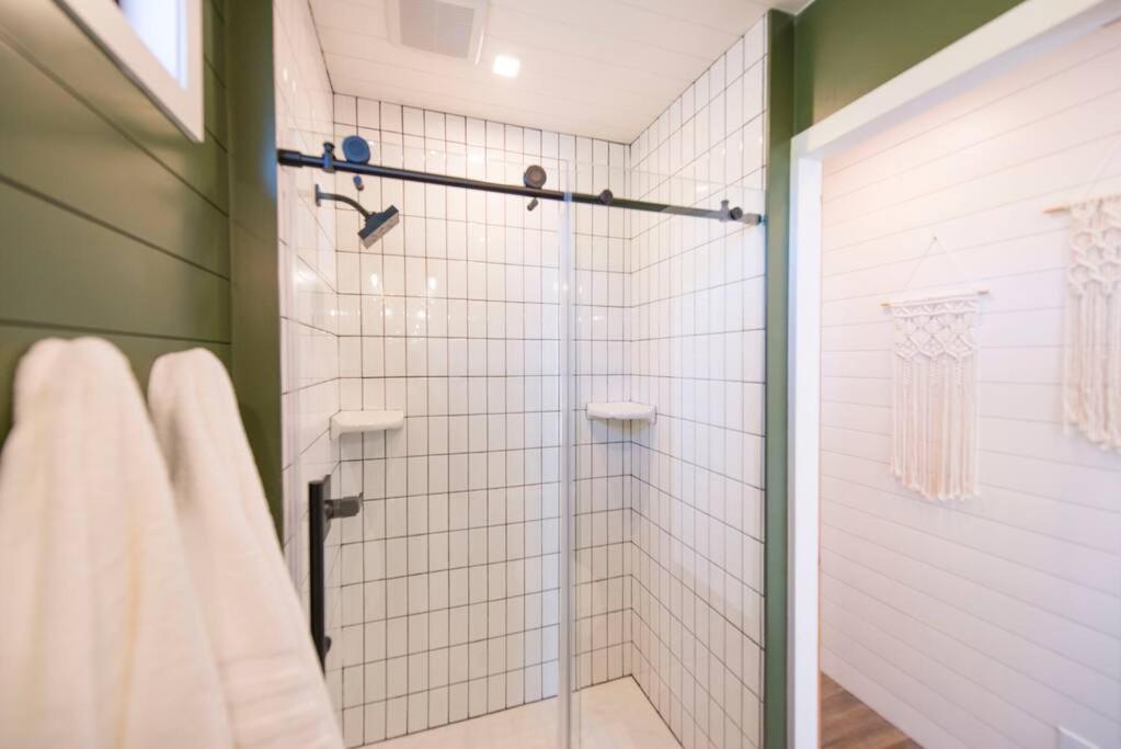 Container Home With Rooftop Views And Pickleball-Pecan Grove Bellmead Kültér fotó