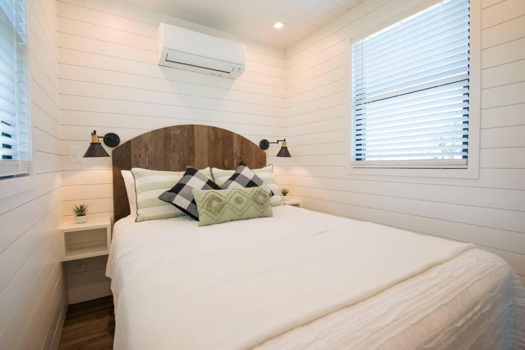 Container Home With Rooftop Views And Pickleball-Pecan Grove Bellmead Kültér fotó
