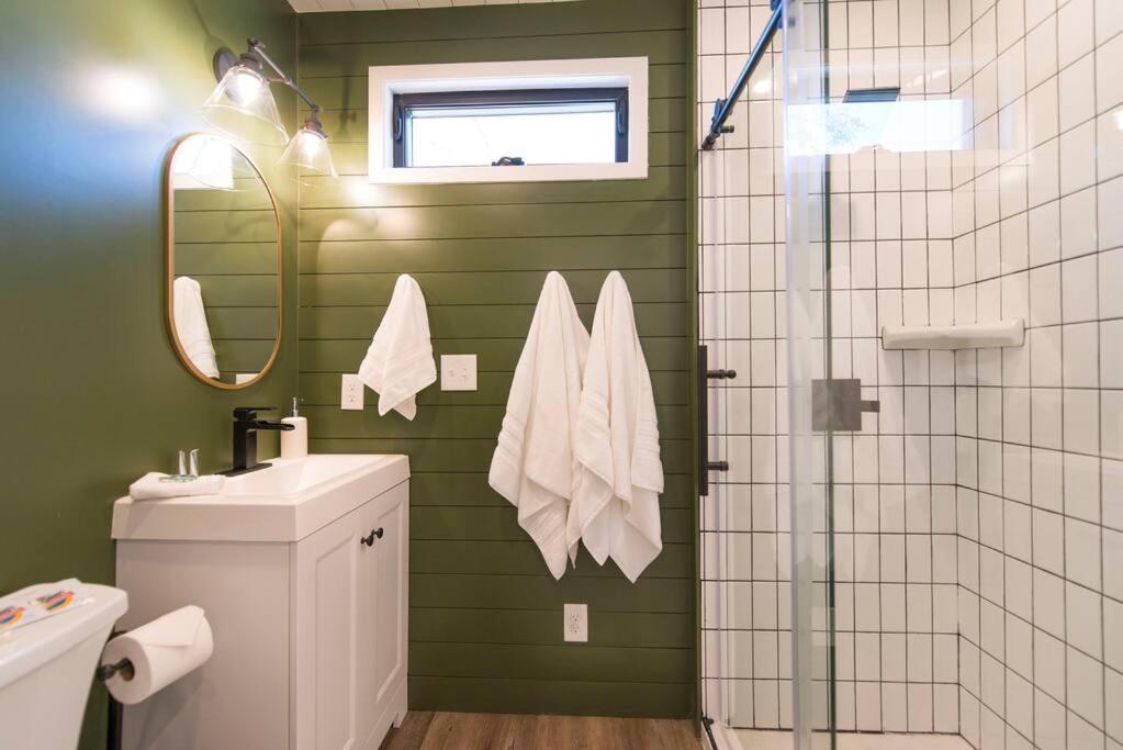 Container Home With Rooftop Views And Pickleball-Pecan Grove Bellmead Kültér fotó