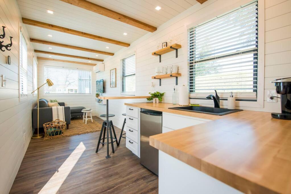 Container Home With Rooftop Views And Pickleball-Pecan Grove Bellmead Kültér fotó