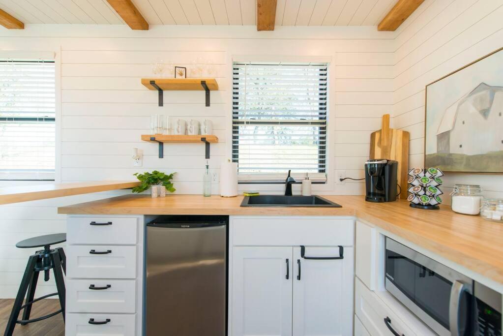 Container Home With Rooftop Views And Pickleball-Pecan Grove Bellmead Kültér fotó