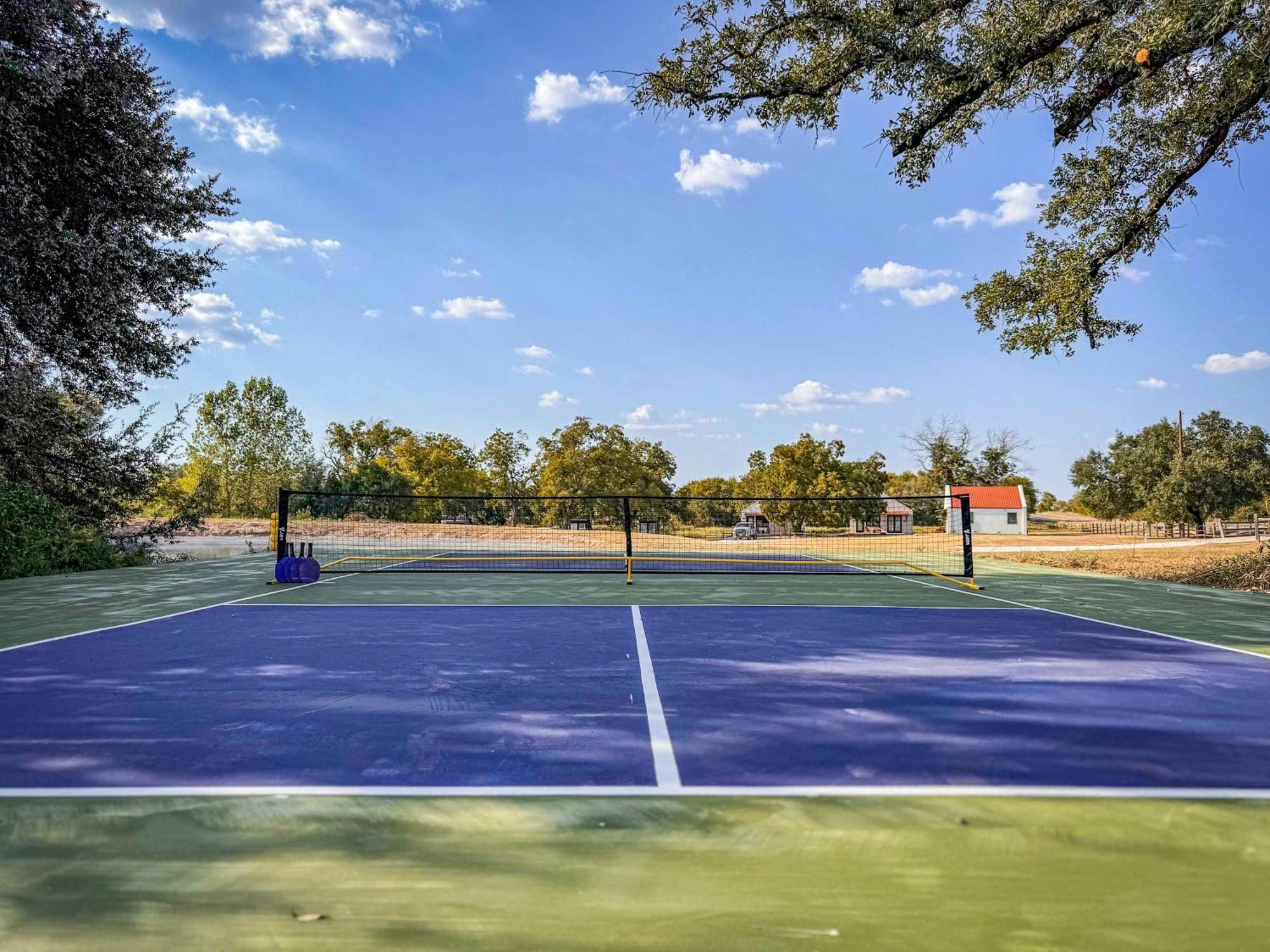 Container Home With Rooftop Views And Pickleball-Pecan Grove Bellmead Kültér fotó