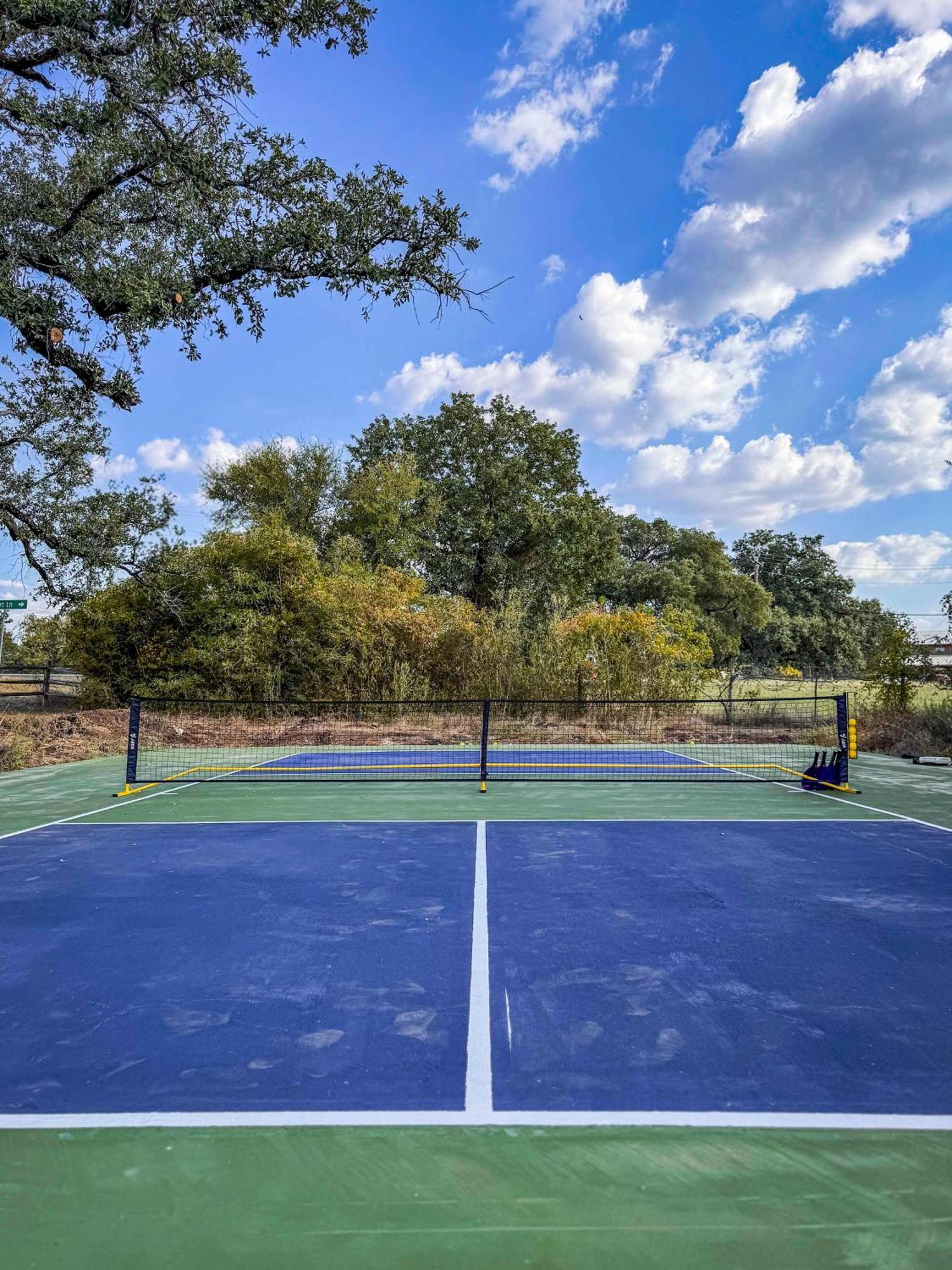 Container Home With Rooftop Views And Pickleball-Pecan Grove Bellmead Kültér fotó