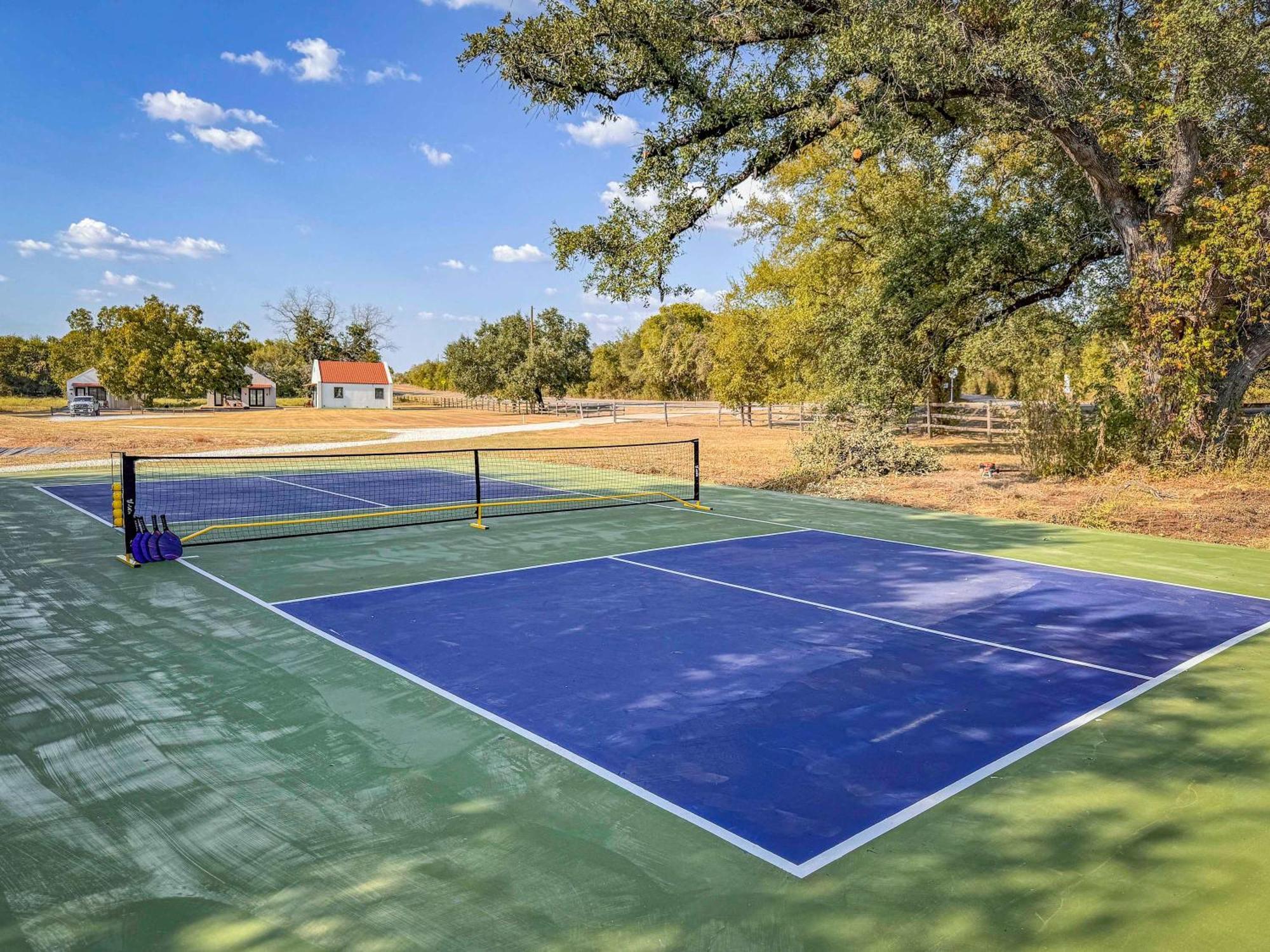 Container Home With Rooftop Views And Pickleball-Pecan Grove Bellmead Kültér fotó