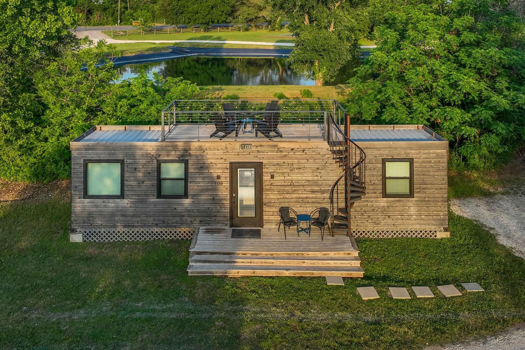 Container Home With Rooftop Views And Pickleball-Pecan Grove Bellmead Kültér fotó