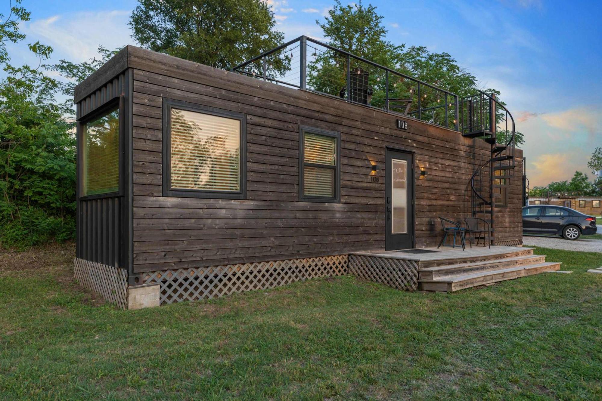 Container Home With Rooftop Views And Pickleball-Pecan Grove Bellmead Kültér fotó