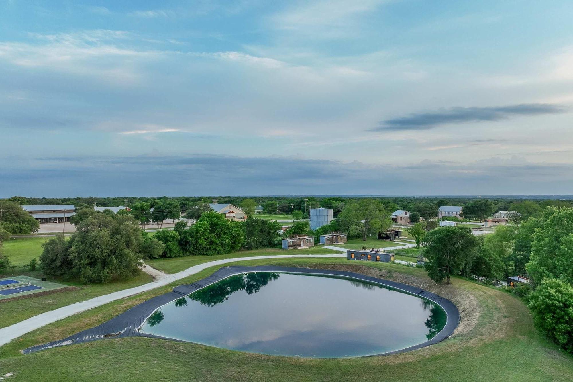 Container Home With Rooftop Views And Pickleball-Pecan Grove Bellmead Kültér fotó