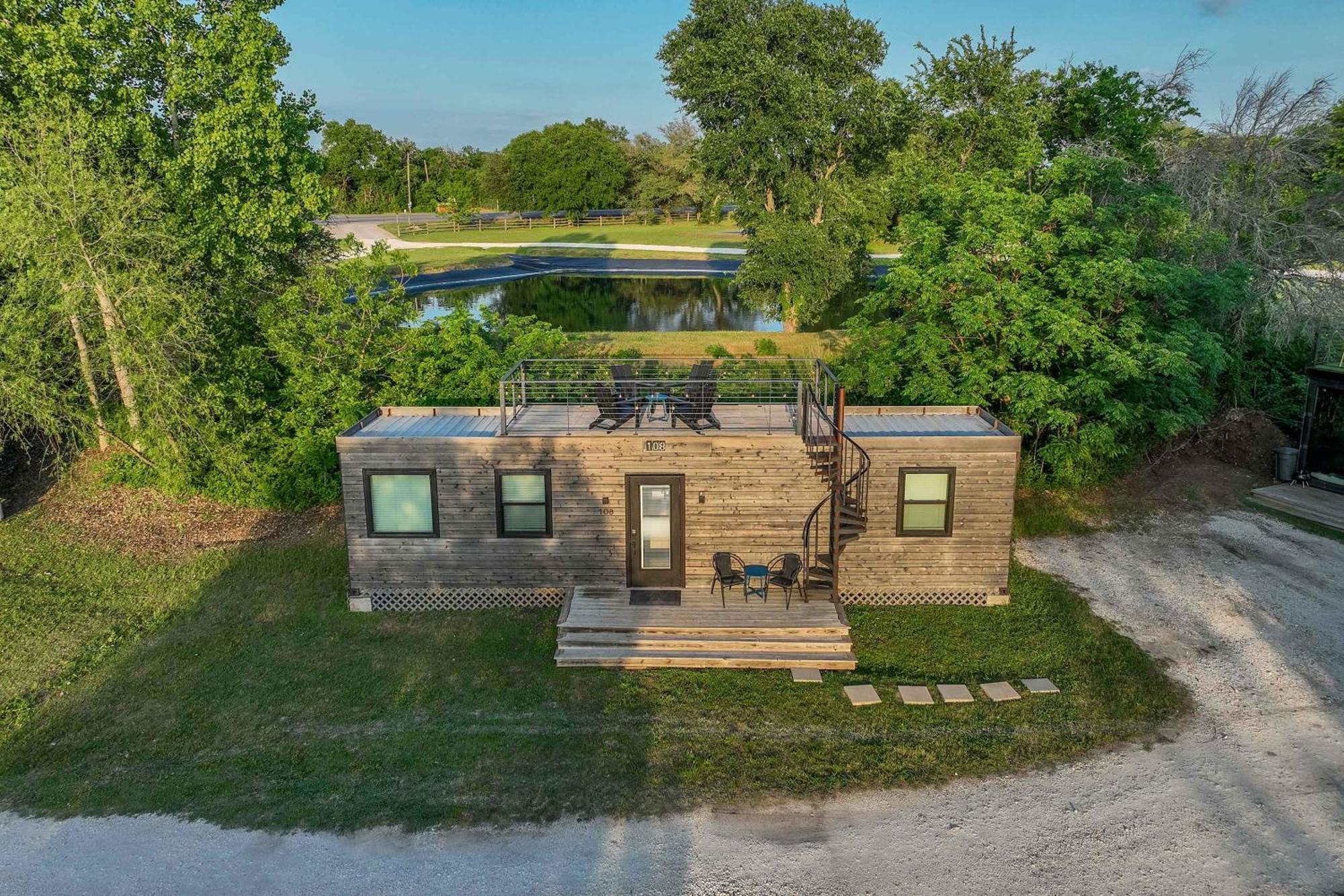 Container Home With Rooftop Views And Pickleball-Pecan Grove Bellmead Kültér fotó