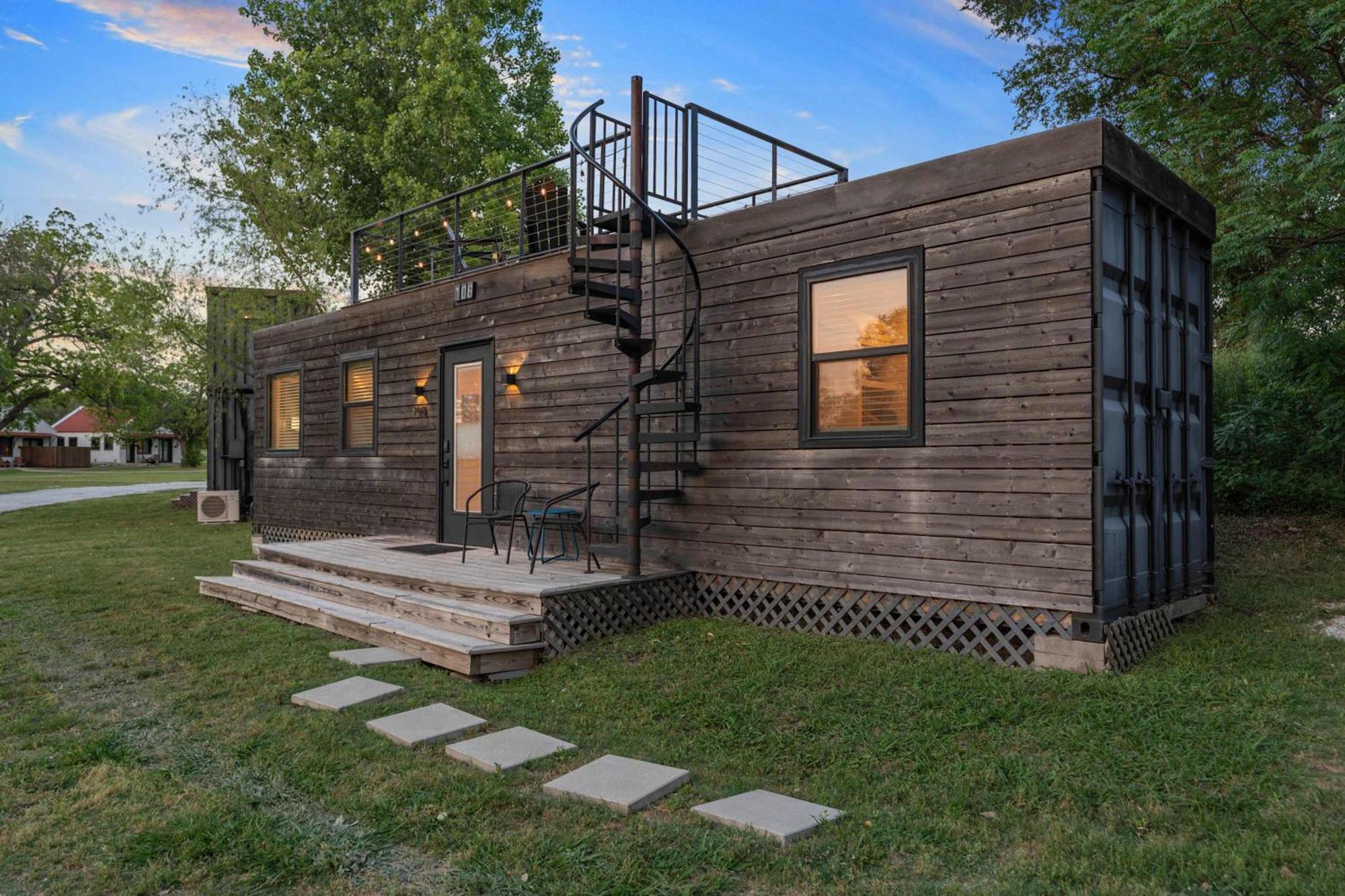 Container Home With Rooftop Views And Pickleball-Pecan Grove Bellmead Kültér fotó